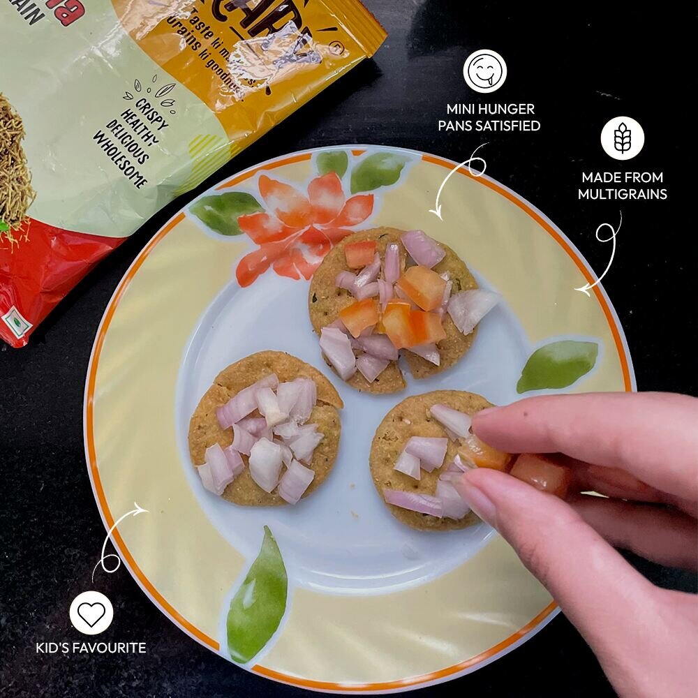 Cream and onion Bajra Puri